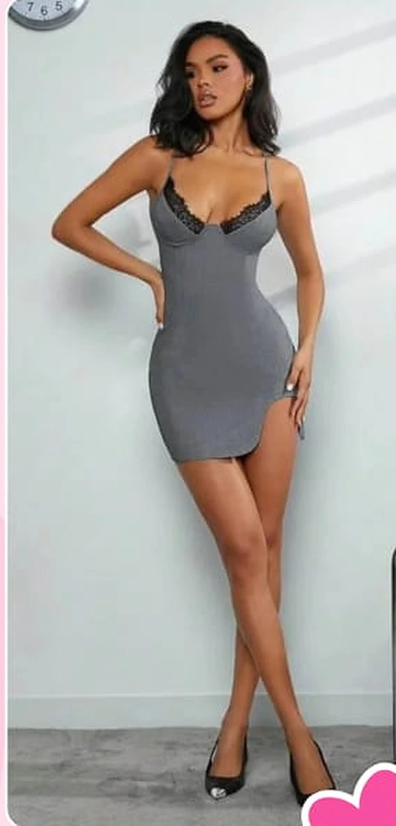 Vestido asimétrico con encaje